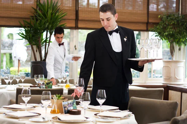 Phục vụ bàn tiếng Anh là waiter, waitress Phục vụ bàn tiếng Anh là waiter, waitress