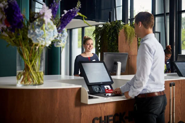 Reception là bộ phận cực kỳ quan trọng thuộc front office Reception là bộ phận cực kỳ quan trọng thuộc front office