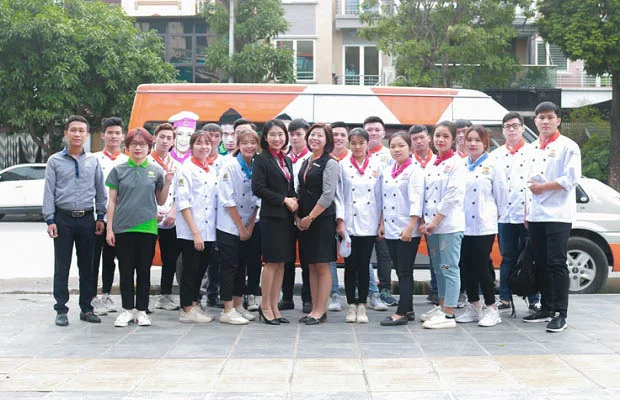 học viên tham gia Hotel Tour tại khách sạn Melia Hà Nội