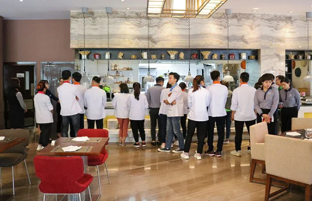 tham quan khu vực bếp mở