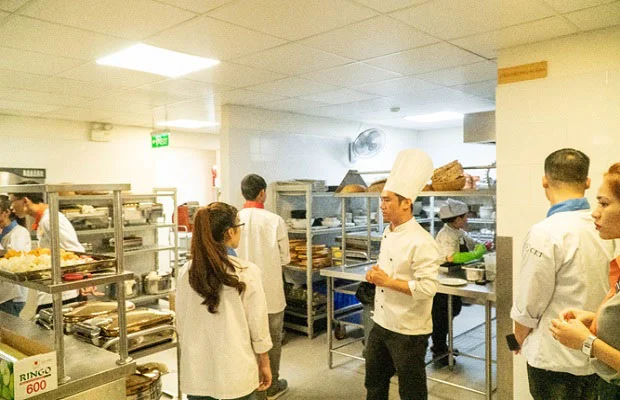 Bếp phó Huỳnh Ngọc Tấn