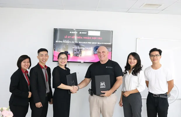 Buổi ký kết hợp tác