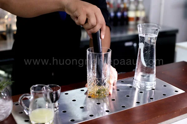 dằm nhẹ lá rosemary