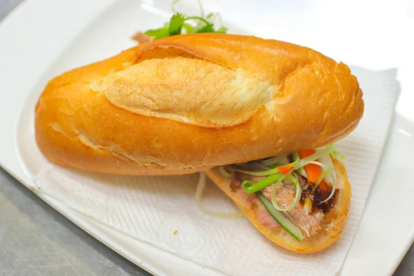 nhan-banh-mi-bo-nuong