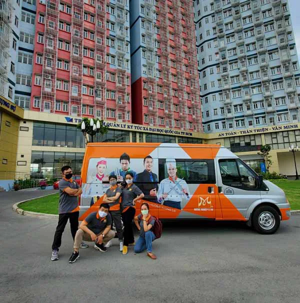 tặng bánh khu cách ly