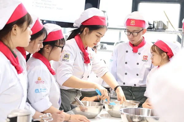 thuc-hanh-lam-banh-pia thực hành làm bánh Pía