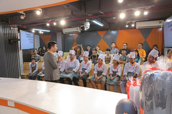 giao lưu cùng các bạn trẻ