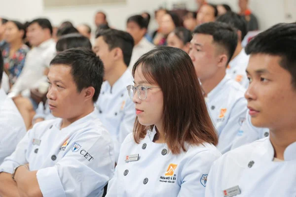 Các tân học viên ngành Bếp Nóng