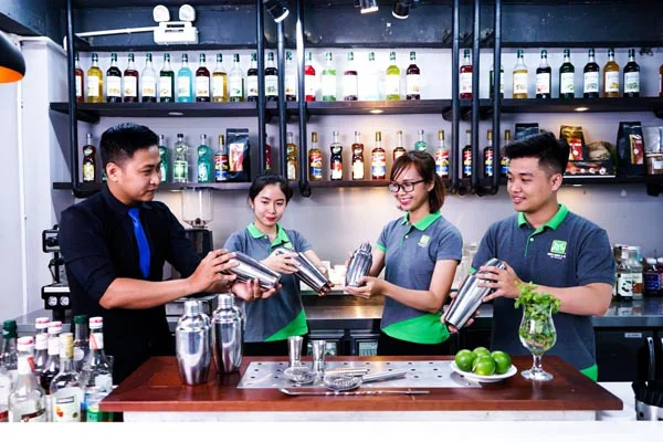 giảng viên chia sẻ kiến thức