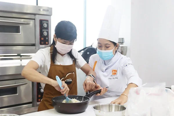 giảng viên hỗ trợ học viên