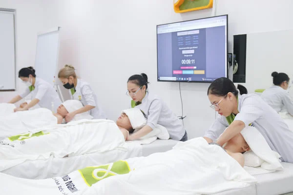 thăng tiến trưởng nhóm spa