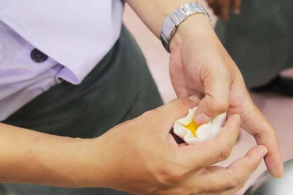 thực hành cách gói bánh bao kim sa