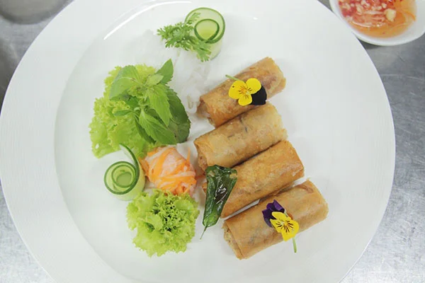 độ sôi của dầu quyết định sự thành công của các món cuốn