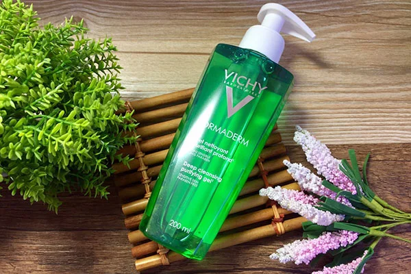 sữa rửa mặt chứa lha