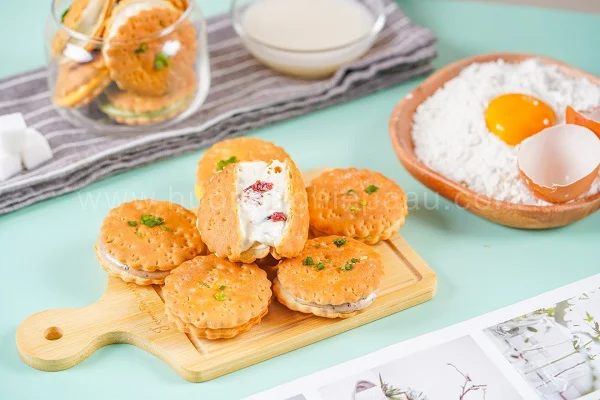 banh-hanh-kep-keo-tu-vi bánh hành kẹp kẹo tứ vị