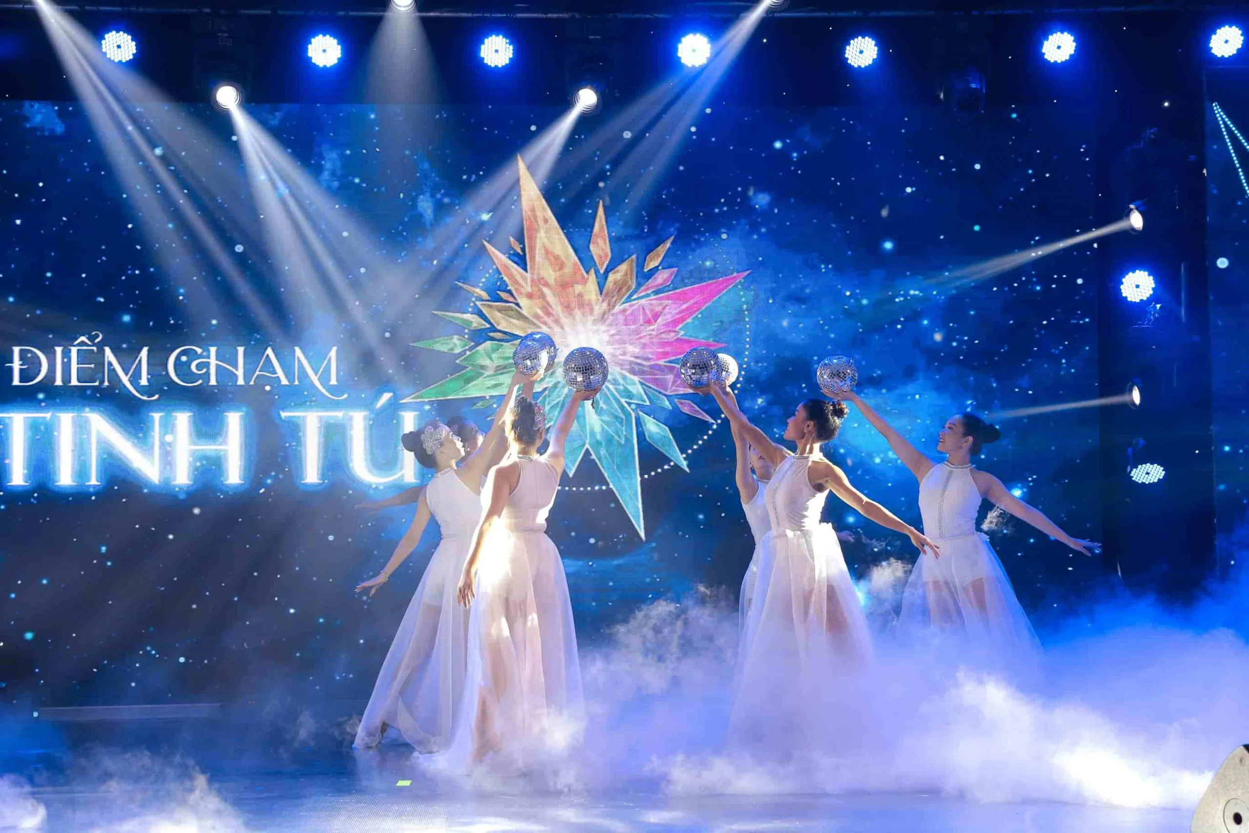 lễ tri ân điểm chạm tinh tú