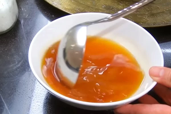 Pha nước sốt chua ngọt