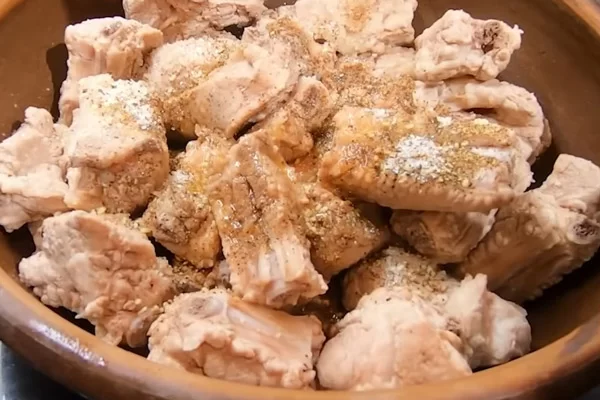 ướp sườn cùng các loại gia vị