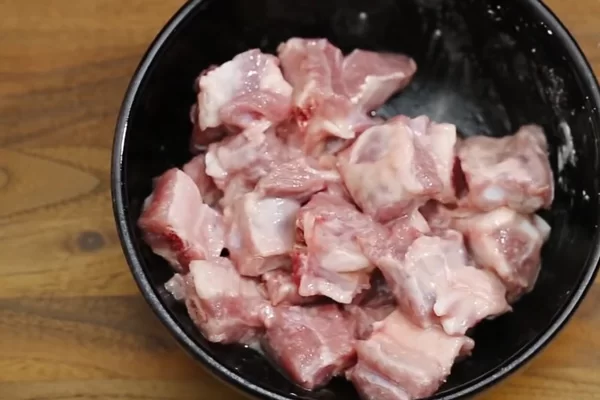 ướp sườn với gia vị