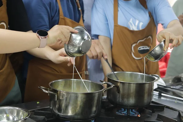 hoc-vien-thuc-hanh-ky-nang-xuong-bot-nang-cho-sup