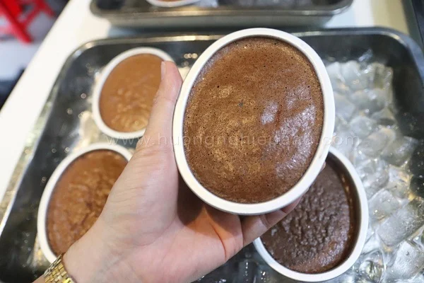 mẻ bánh đầu tiên ra lò