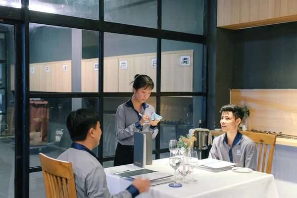 điểm chuẩn ngành quản trị khách sạn