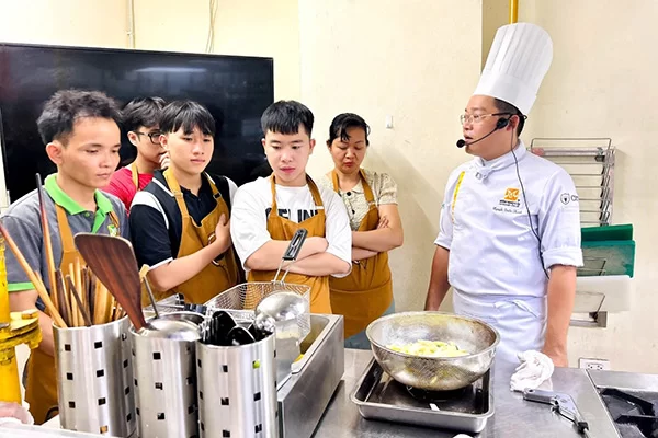 giảng viên chuyên đề gà rán