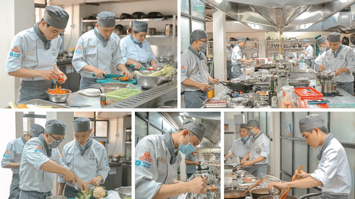 mọi người cùng nhau làm việc