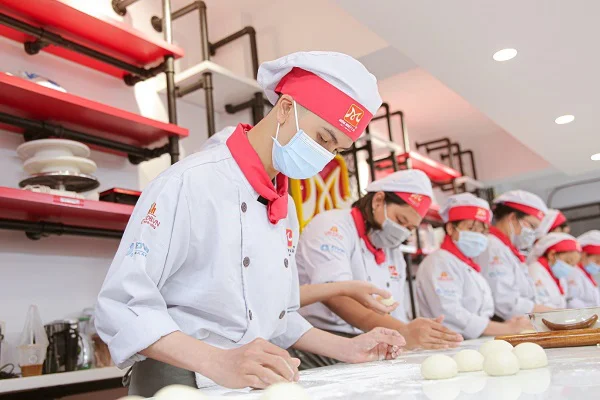 Phần thi vê tròn bột