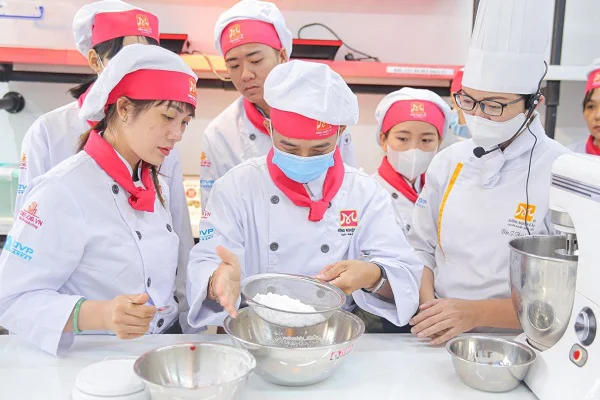 Từng công đoạn làm kem bơ