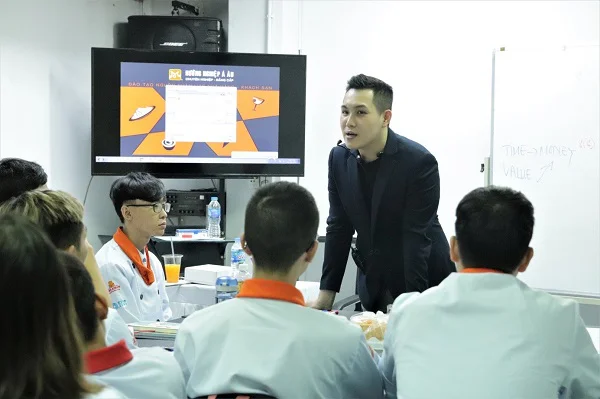 nguoi-thay-gioi-se-giup-ban-co-lo-trinh-hoc-phu-hop-de-nhanh-chong-cai-thien-von-tieng-anh