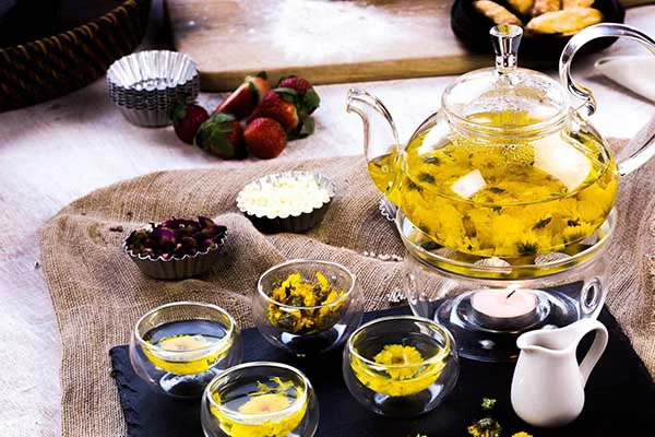 Dùng ấm thủy tinh khi pha trà