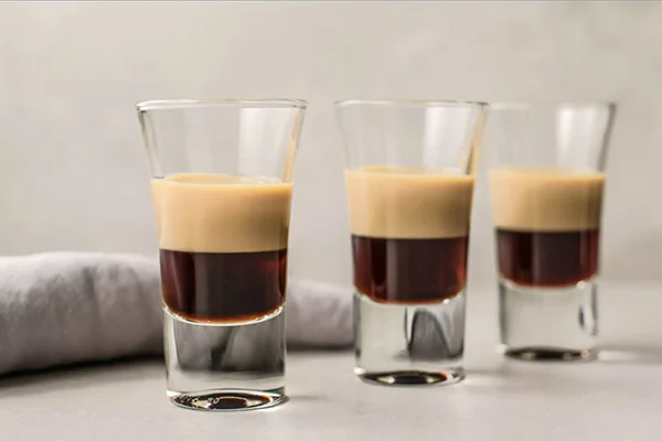 Rót từ từ để tránh làm trộn lẫn