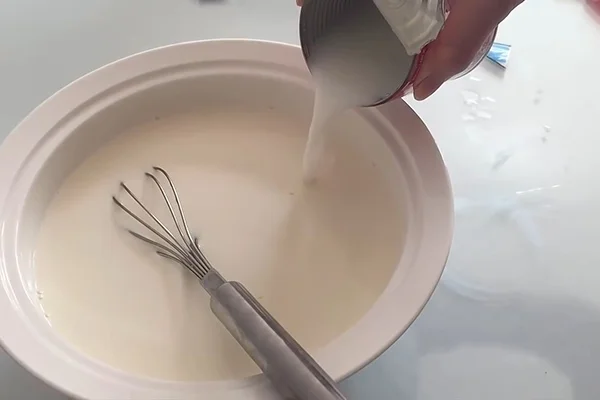 Khuấy tan hỗn hợp sữa