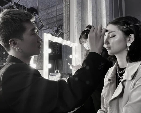 quyết tâm kiên trì với nghề trang điểm