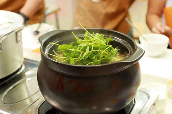 Sử dụng nồi đất để nấu sâm