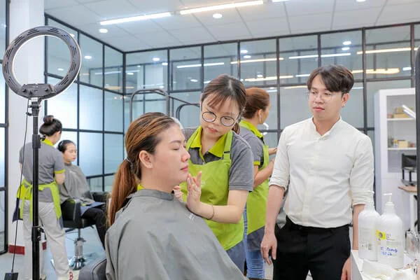 thời gian học trang điểm