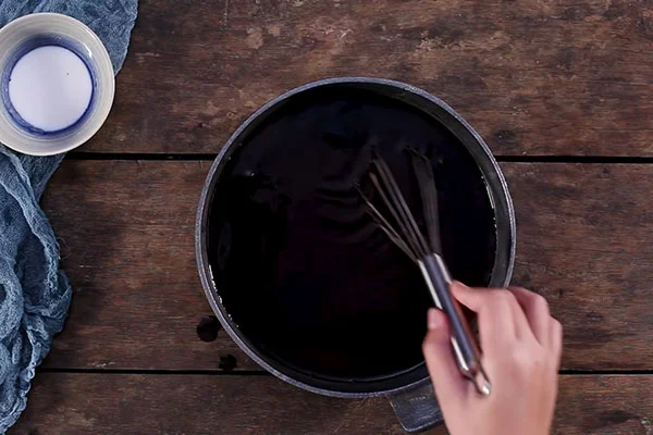 cần để lửa nhỏ và khuấy đều tay