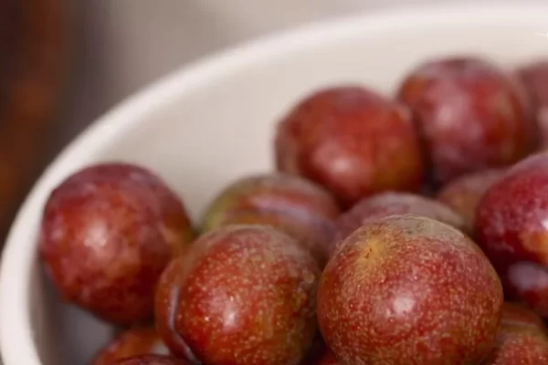 Làm thế nào để mận không bị chát?