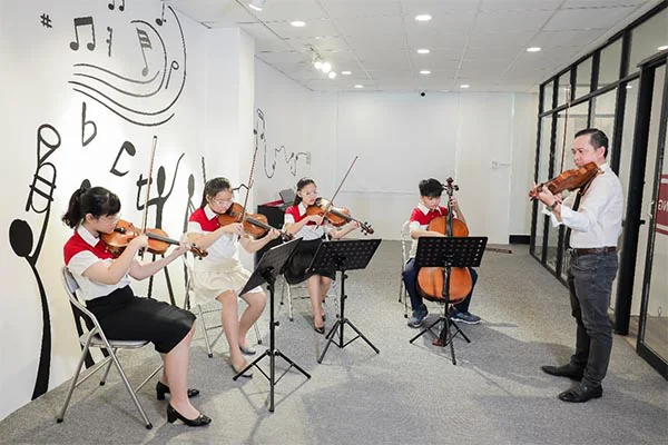 học viện âm nhạc của huongnghiepaau chuyên đào tạo về các khóa học trong khói ngành nghệ thuật