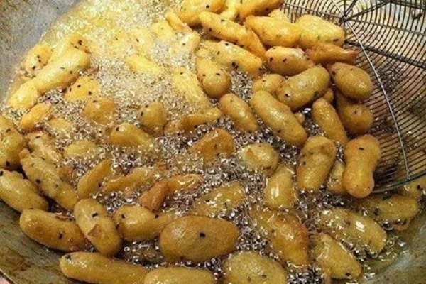 chiên khoai lang kén