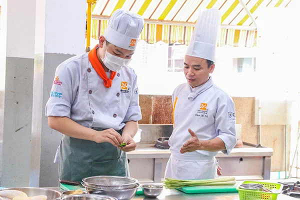 Giảng viên hướng dẫn chi tiết