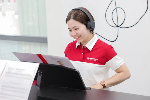 học viên lớp học piano