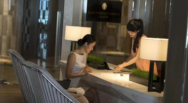 khách yêu cầu dịch vụ ngoài khách sạn