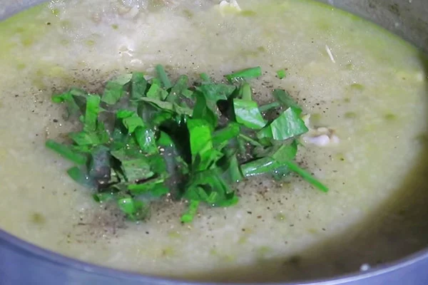 Cháo gà đậu xanh rất bổ dưỡng