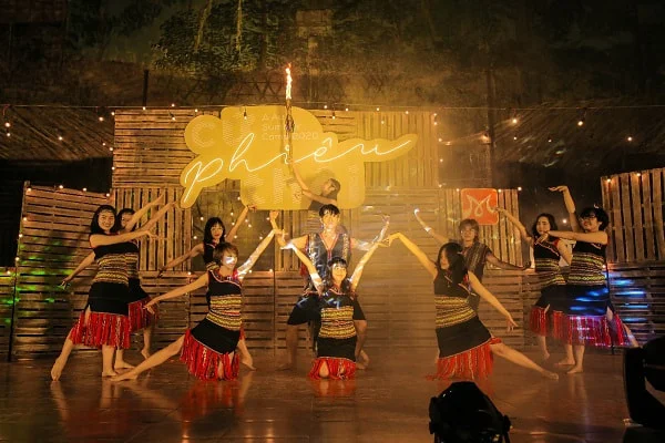 văn nghệ chào mừng lửa trại của học viên