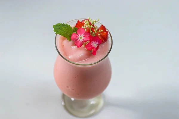 Học viên trổ tài pha chế