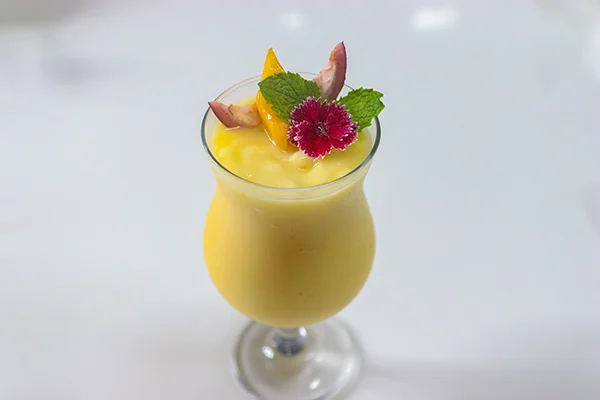 Học viên trổ tài pha chế