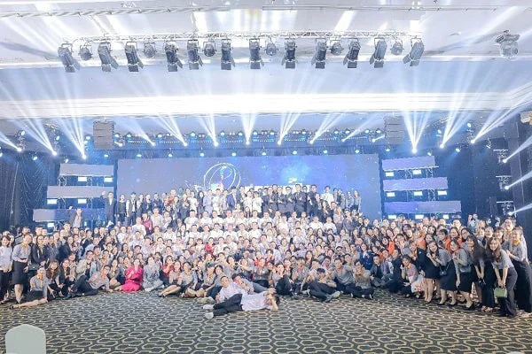 chụp hình lưu niệm ngày nhà giáo việt nam