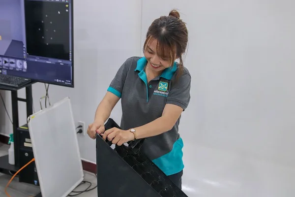 học viên tập tháo dụng cụ